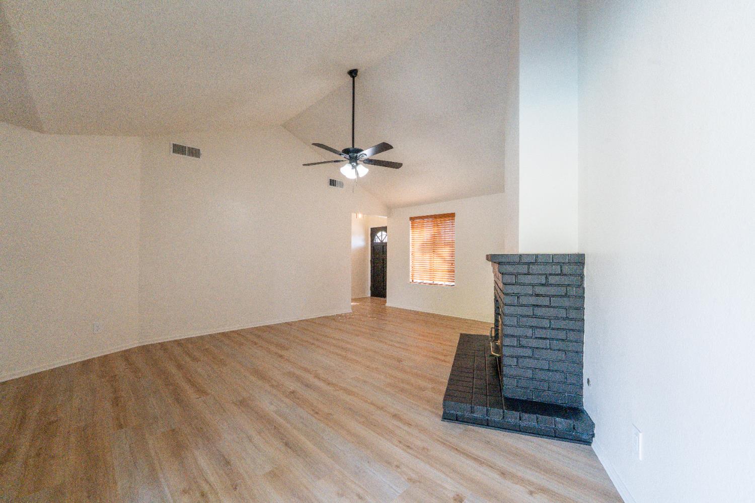 1707 Douglas Ave, Clovis, CA 93611