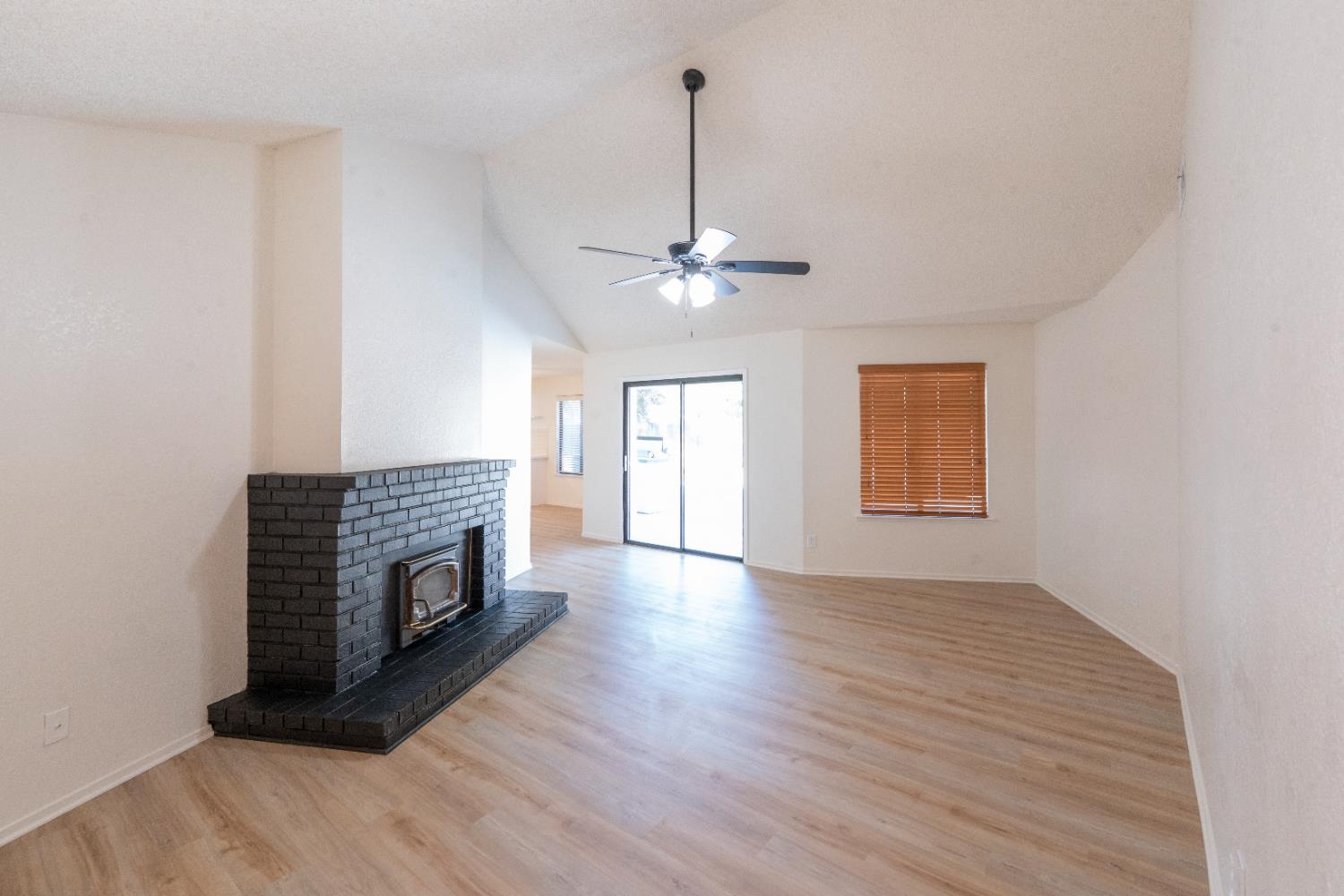 1707 Douglas Ave, Clovis, CA 93611