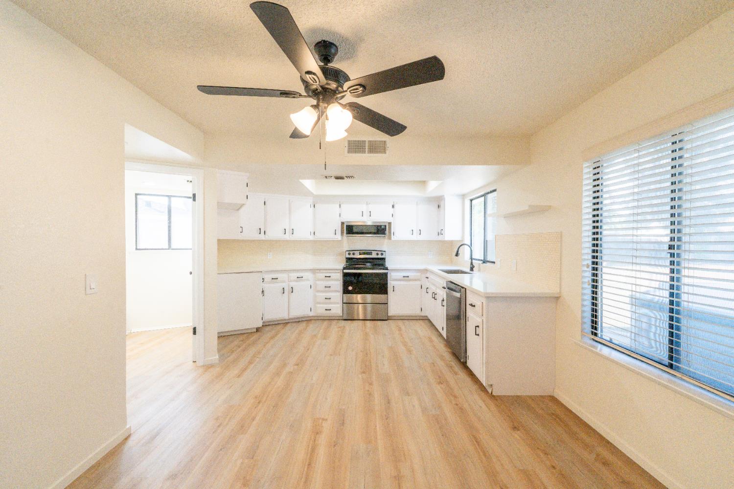 1707 Douglas Ave, Clovis, CA 93611