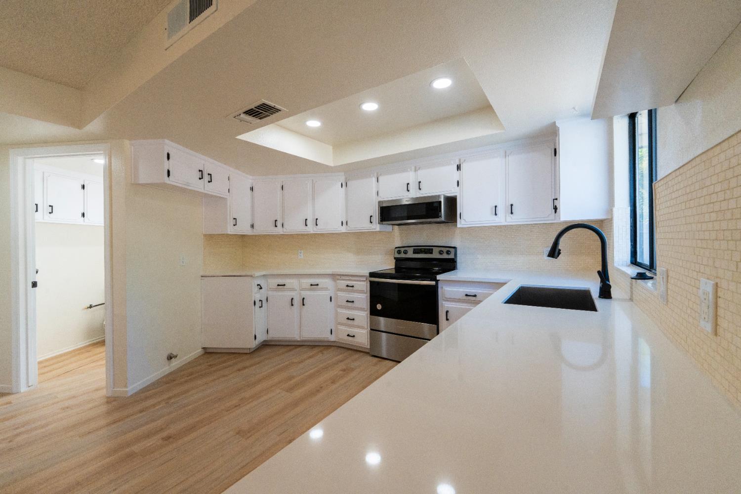 1707 Douglas Ave, Clovis, CA 93611