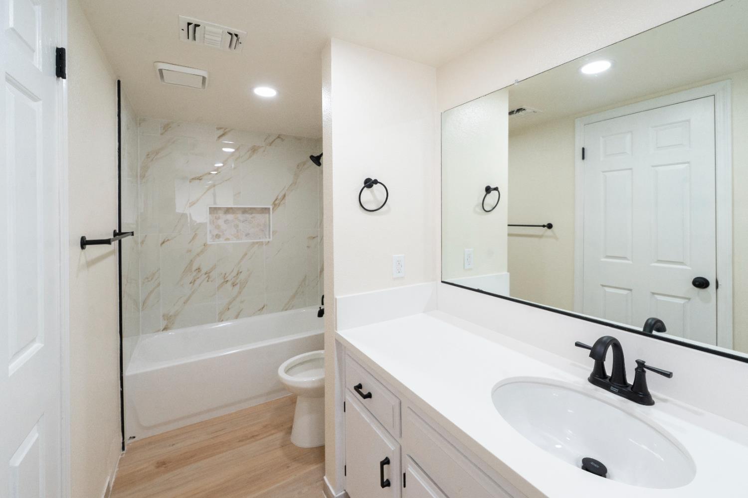 1707 Douglas Ave, Clovis, CA 93611