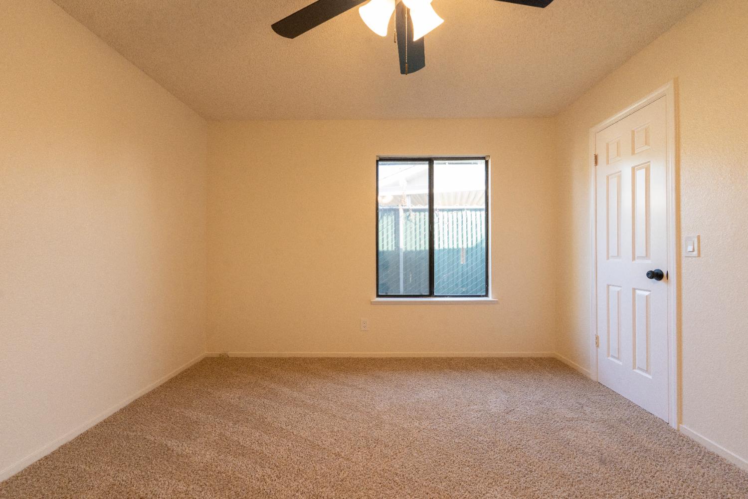 1707 Douglas Ave, Clovis, CA 93611