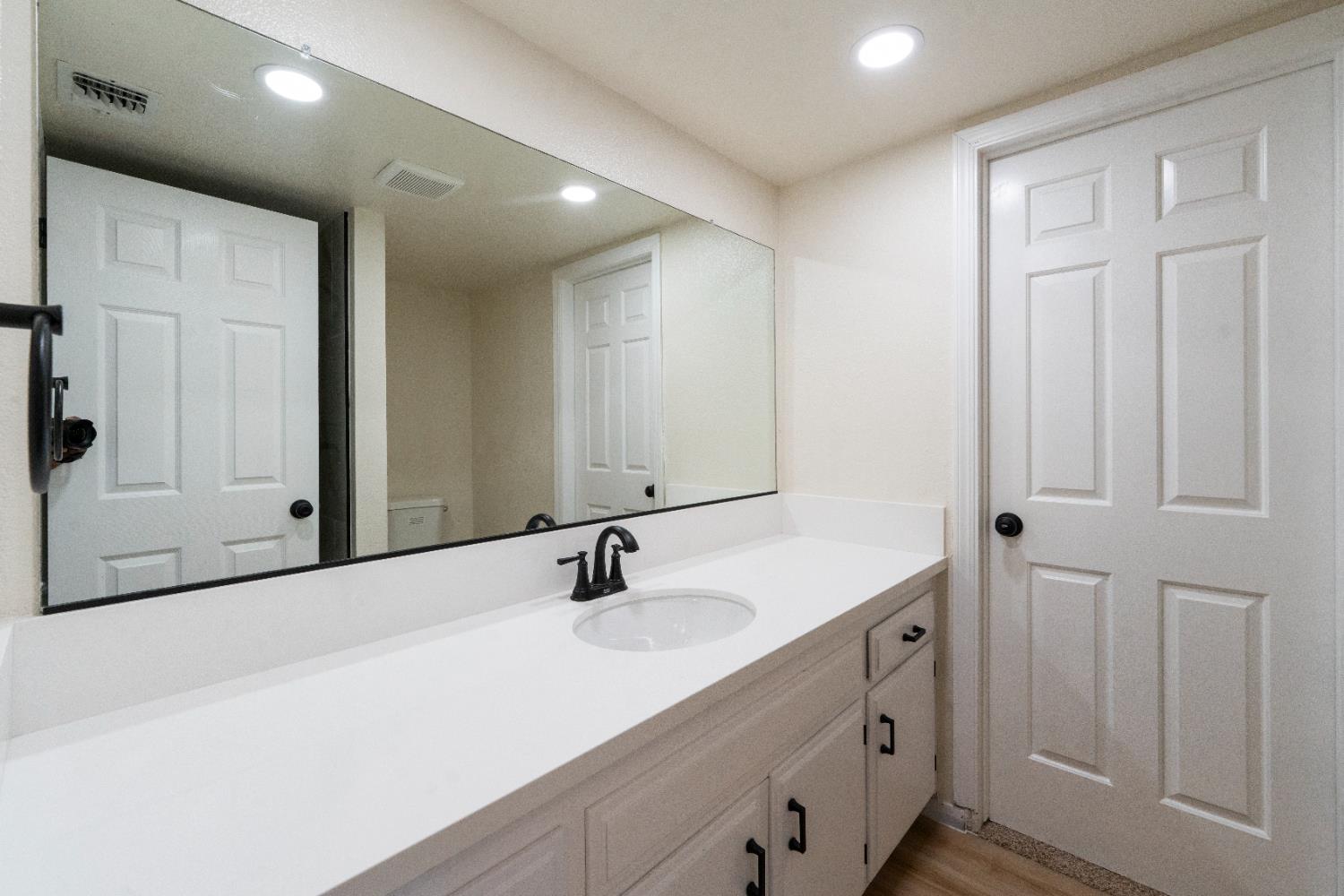 1707 Douglas Ave, Clovis, CA 93611