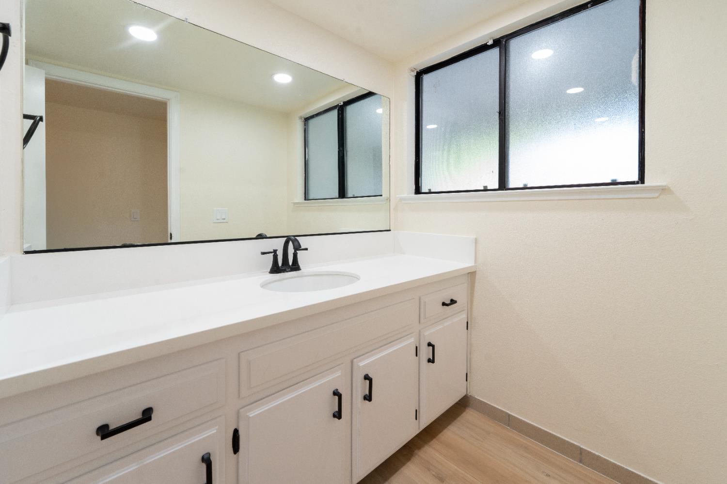 1707 Douglas Ave, Clovis, CA 93611