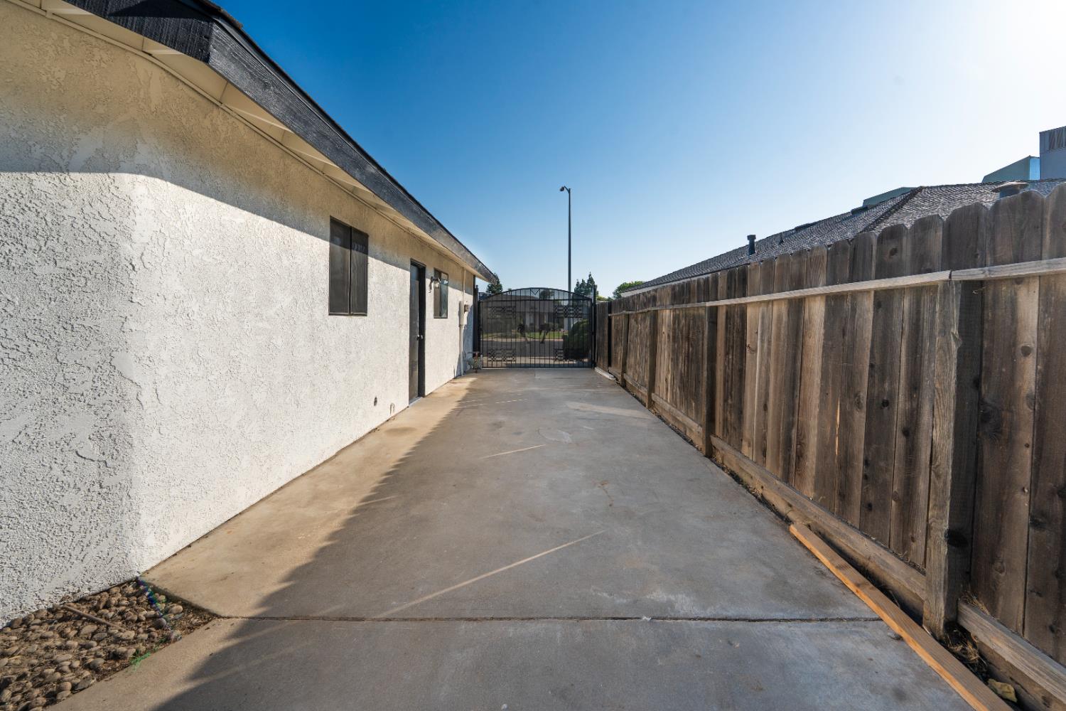 1707 Douglas Ave, Clovis, CA 93611