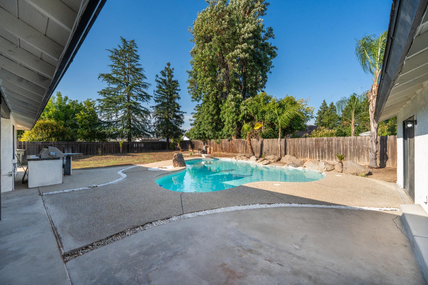 1707 Douglas Ave, Clovis, CA 93611