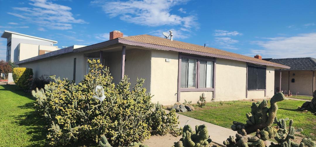 593 W Alamos Ave, Clovis, CA 93612