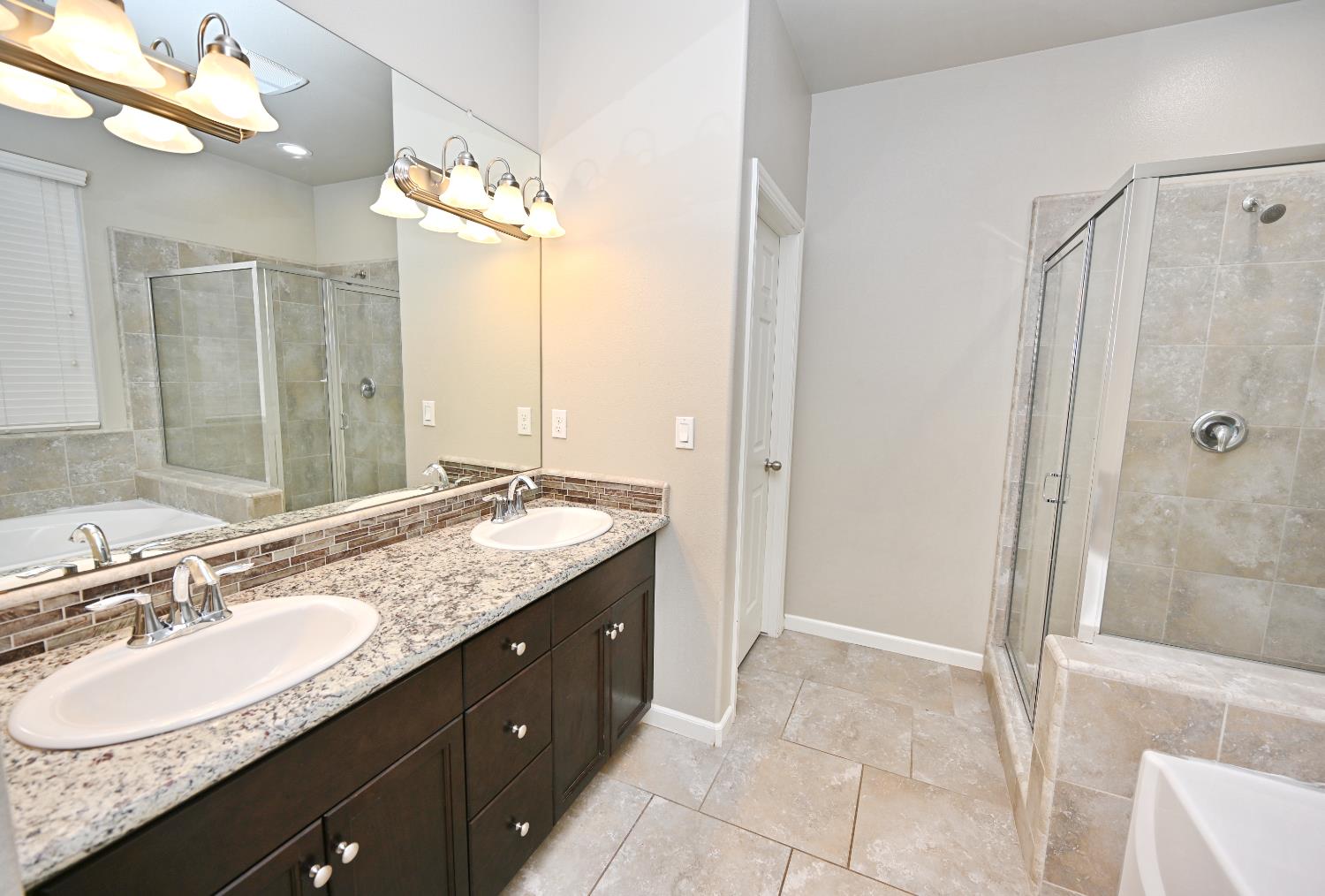 3581 Griffith Ave, Clovis, CA 93619