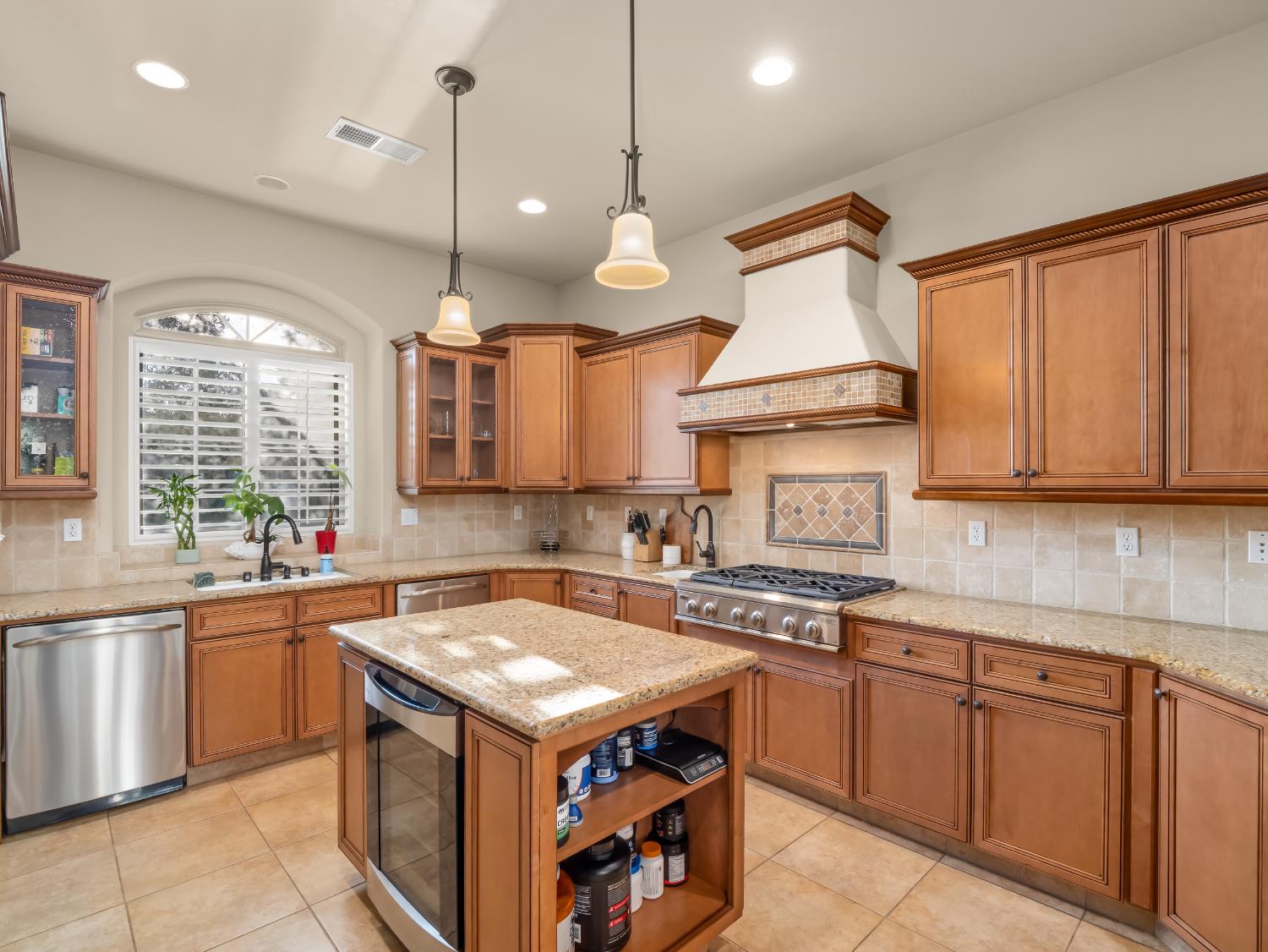 1687 N Karen Ave, Clovis, CA 93619