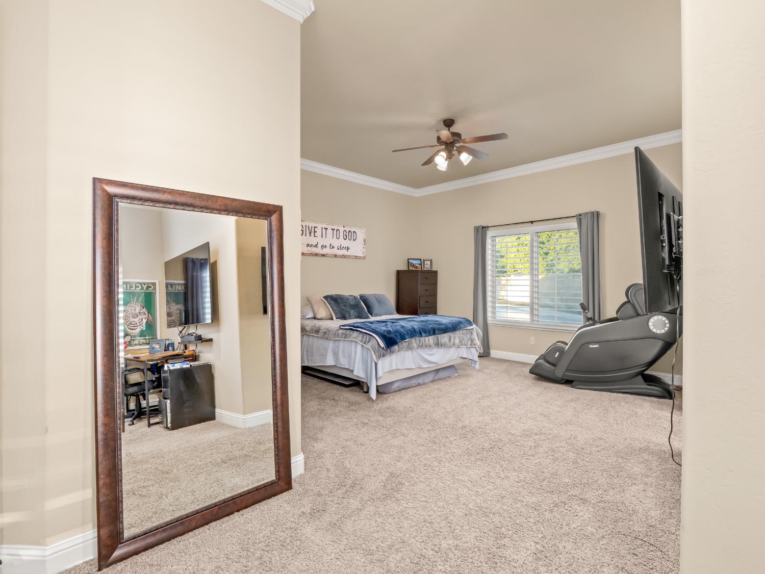 1687 N Karen Ave, Clovis, CA 93619