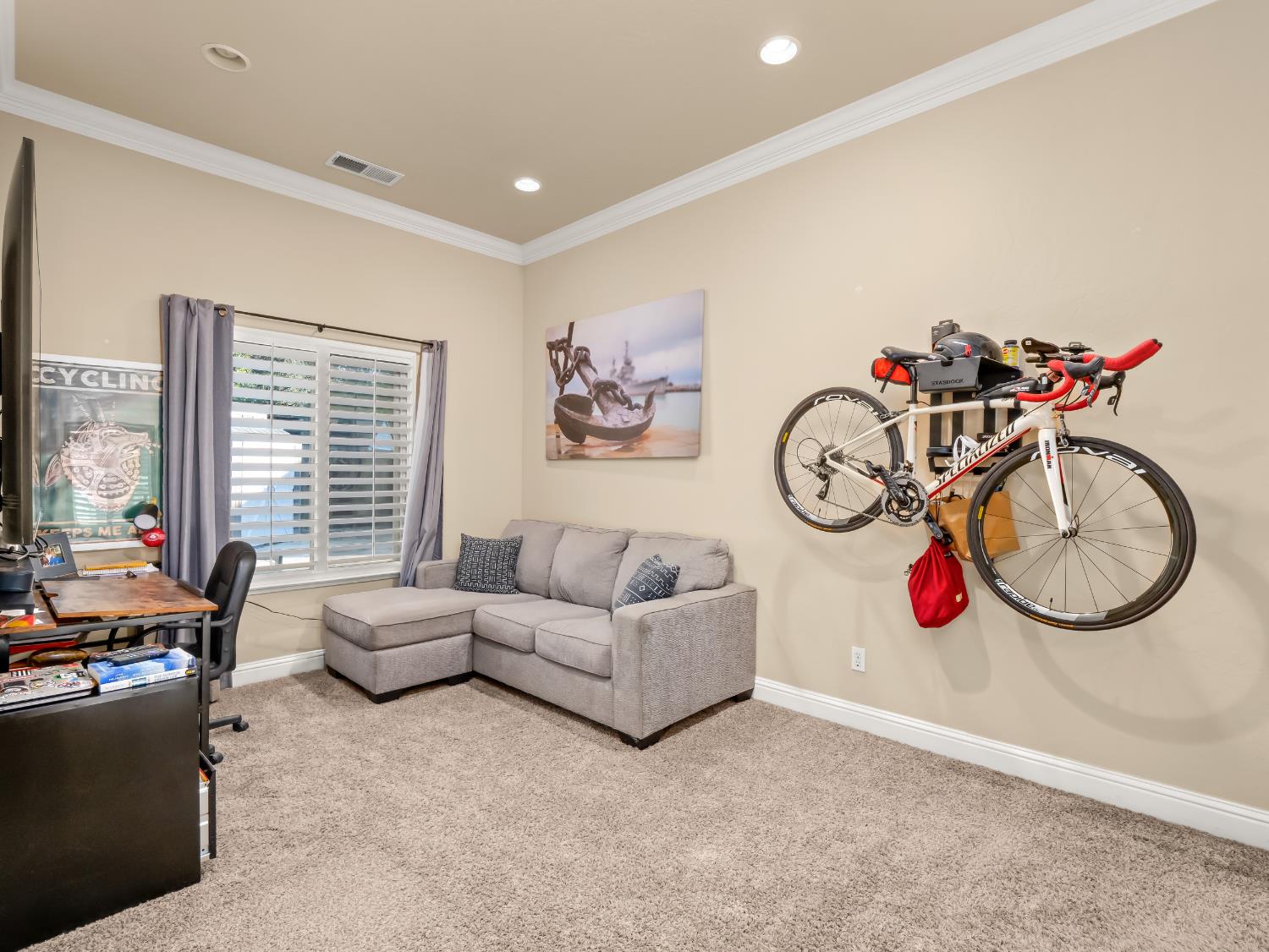 1687 N Karen Ave, Clovis, CA 93619