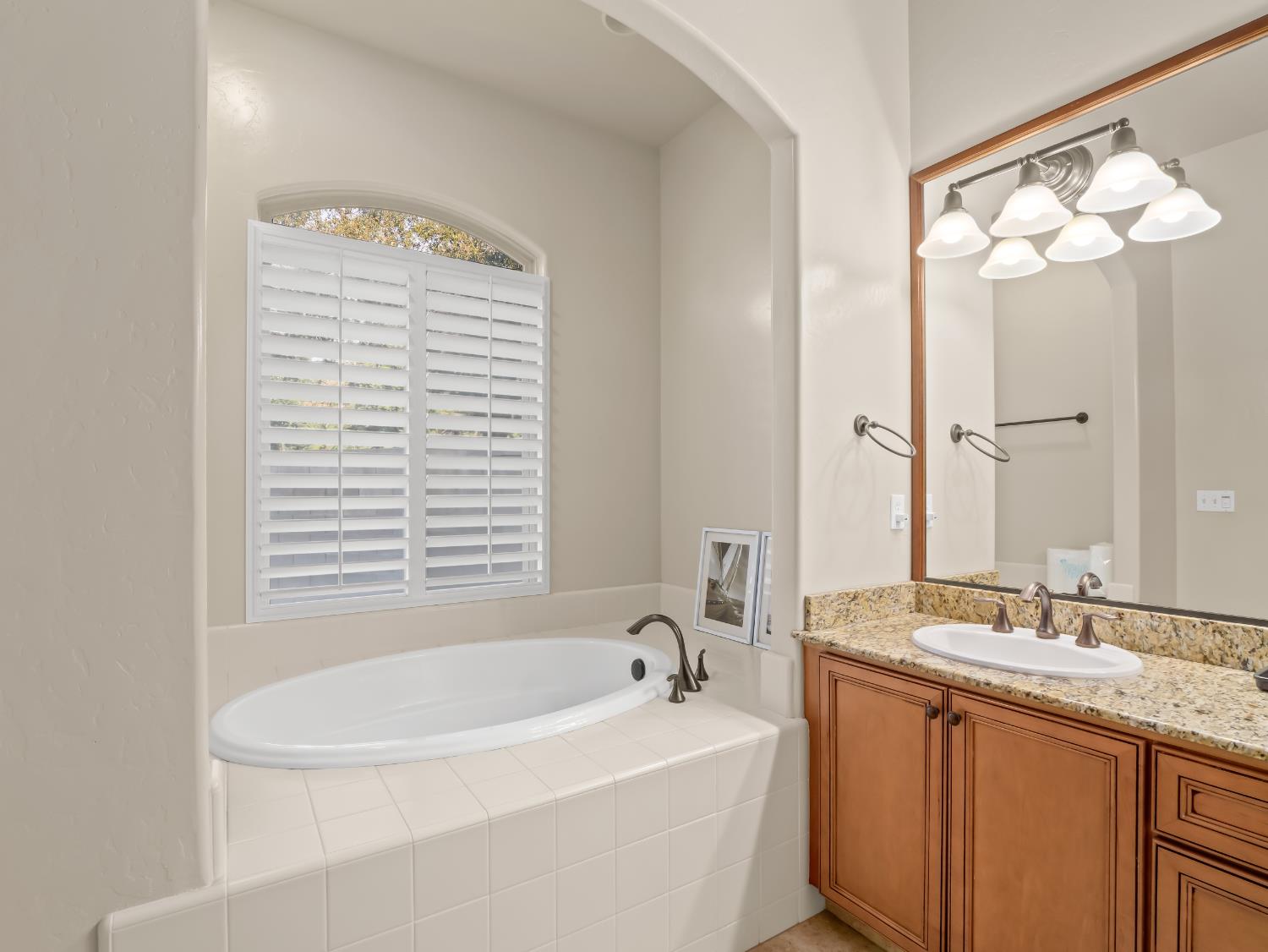 1687 N Karen Ave, Clovis, CA 93619