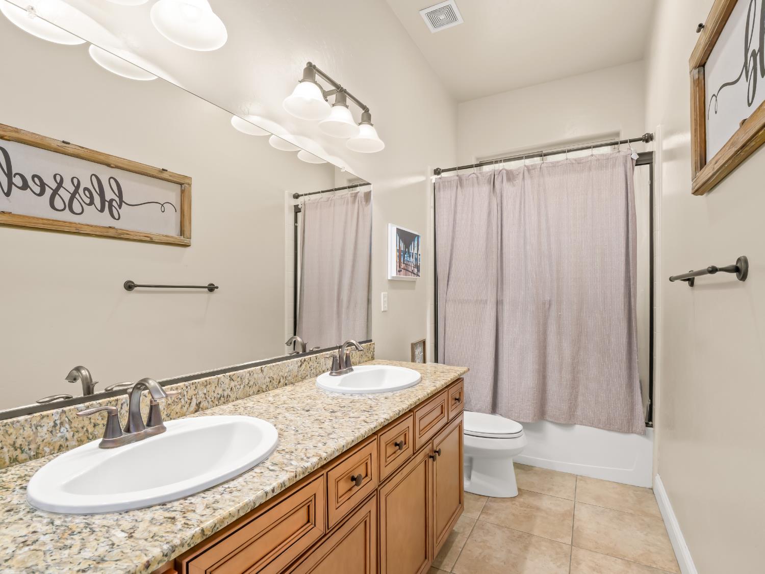 1687 N Karen Ave, Clovis, CA 93619