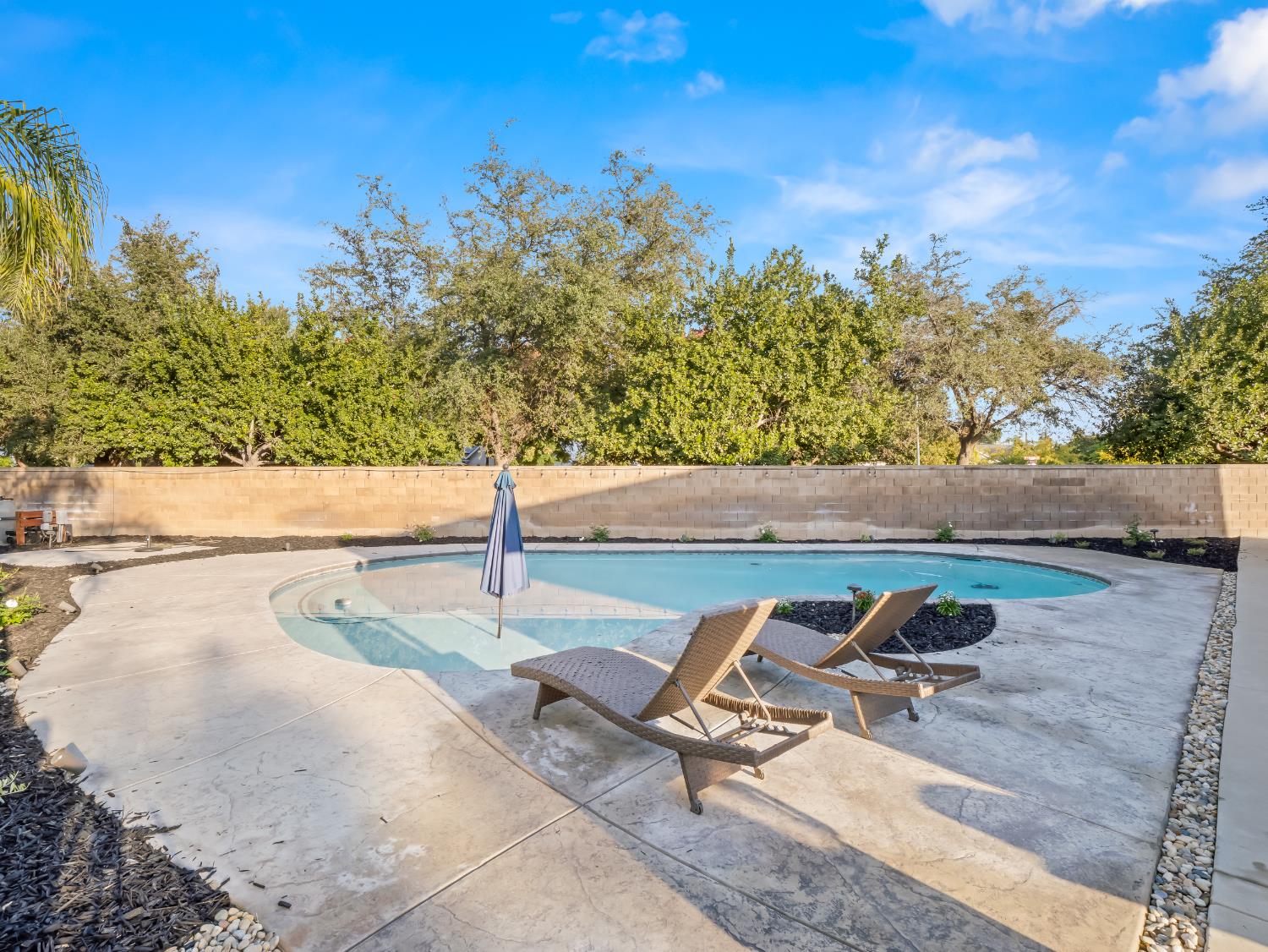 1687 N Karen Ave, Clovis, CA 93619