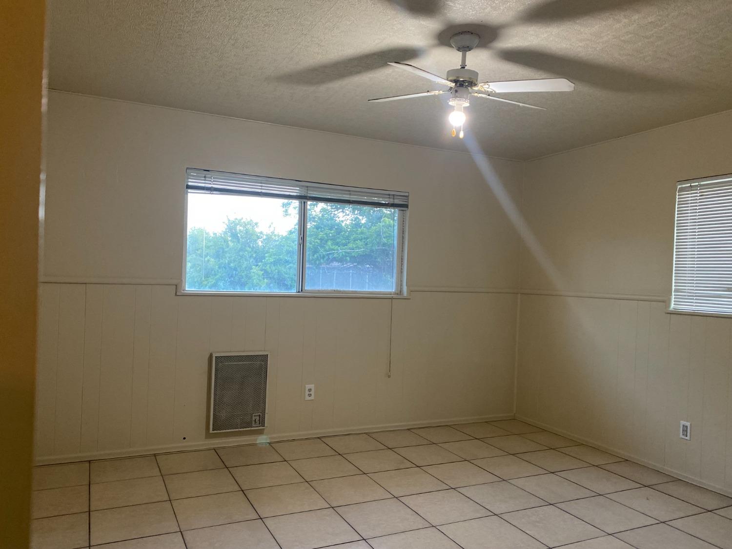 1916 Ashlan, Clovis, CA 93611