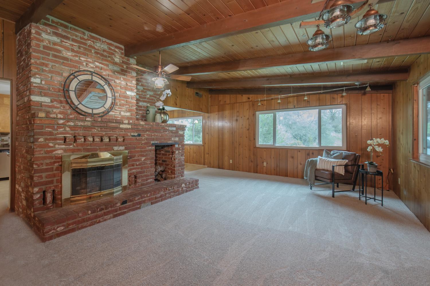 21256 Tollhouse Rd, Clovis, CA 93619