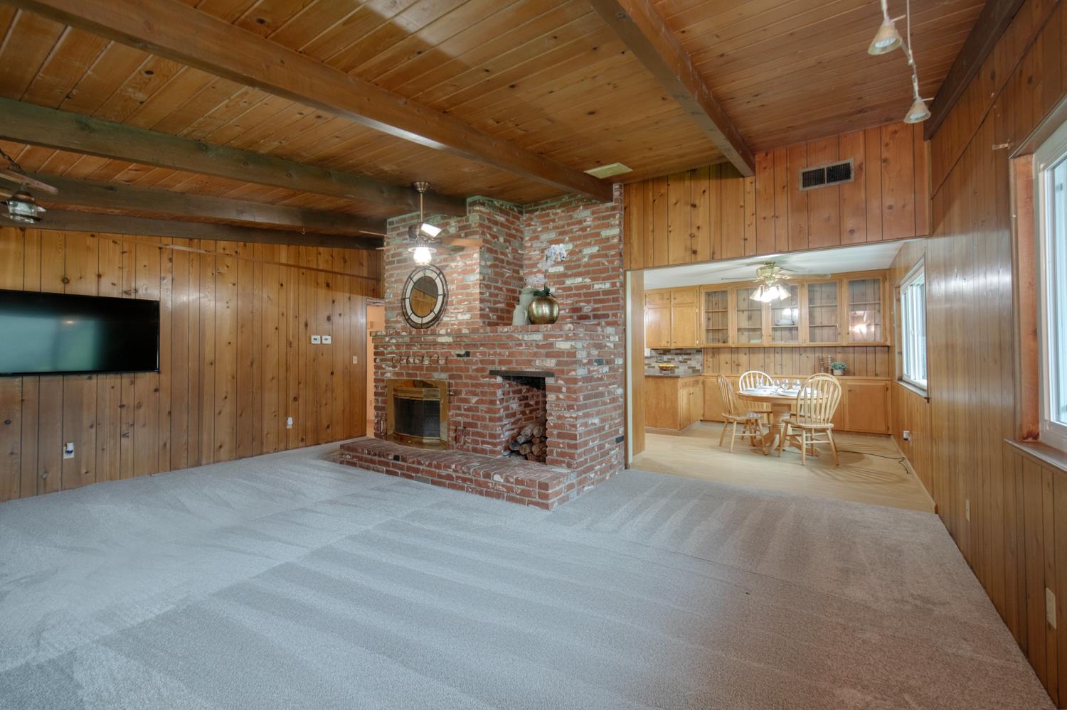 21256 Tollhouse Rd, Clovis, CA 93619