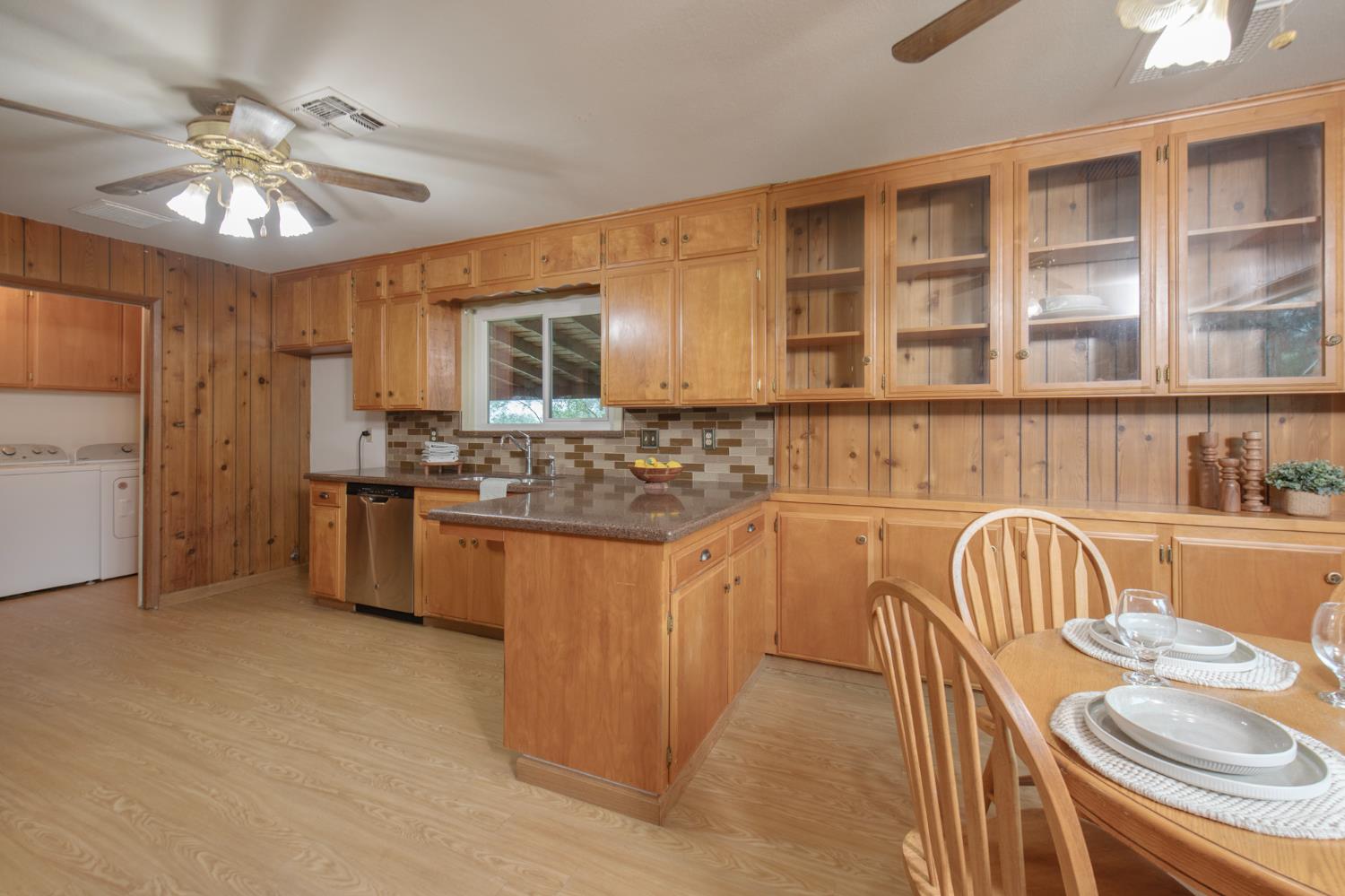 21256 Tollhouse Rd, Clovis, CA 93619