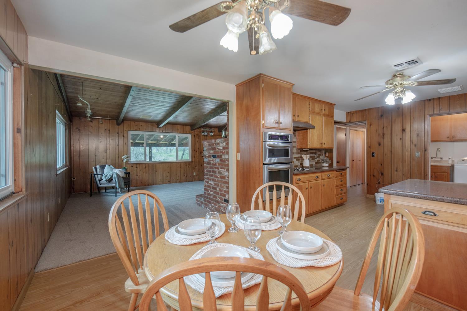 21256 Tollhouse Rd, Clovis, CA 93619