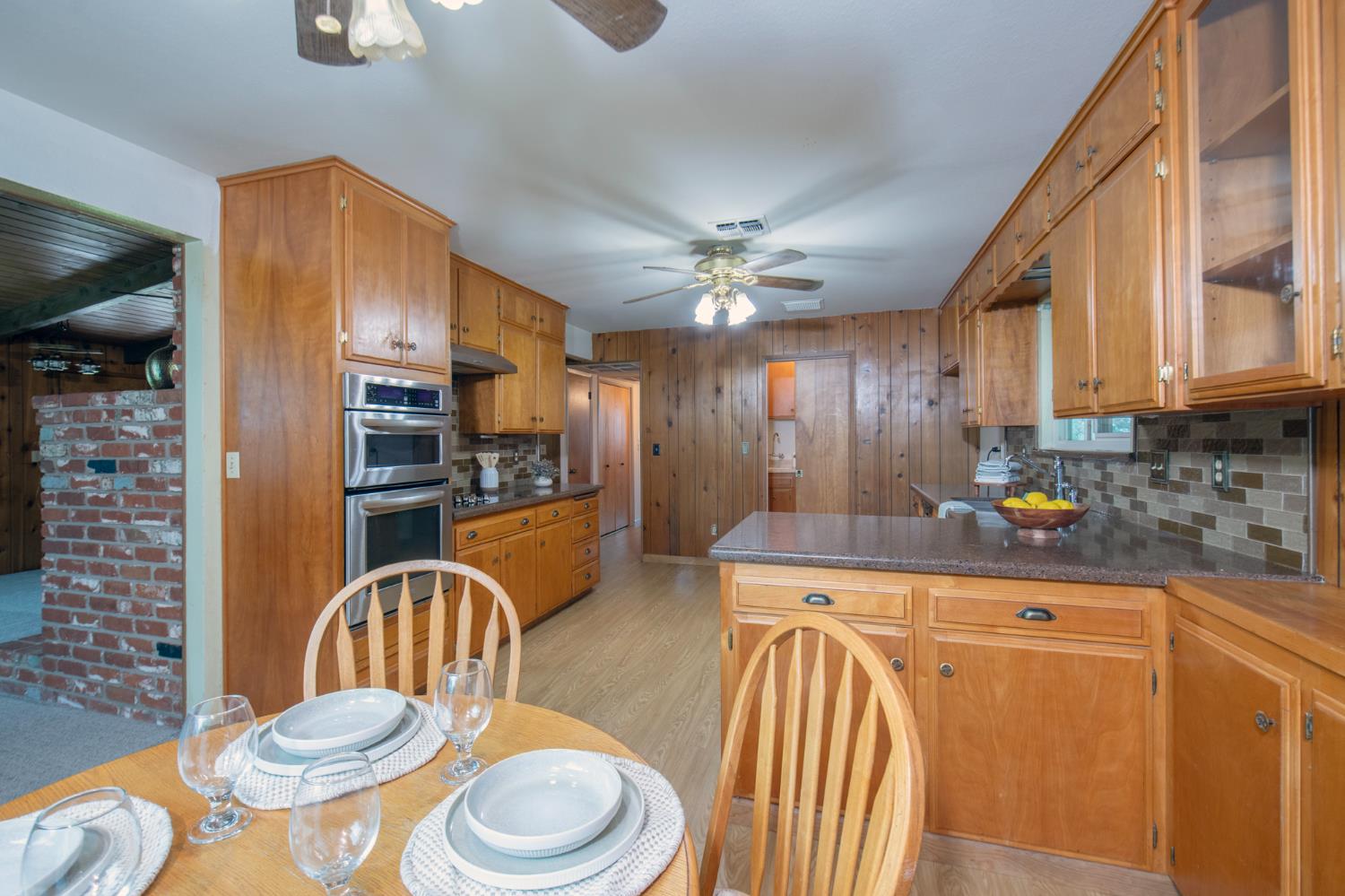 21256 Tollhouse Rd, Clovis, CA 93619