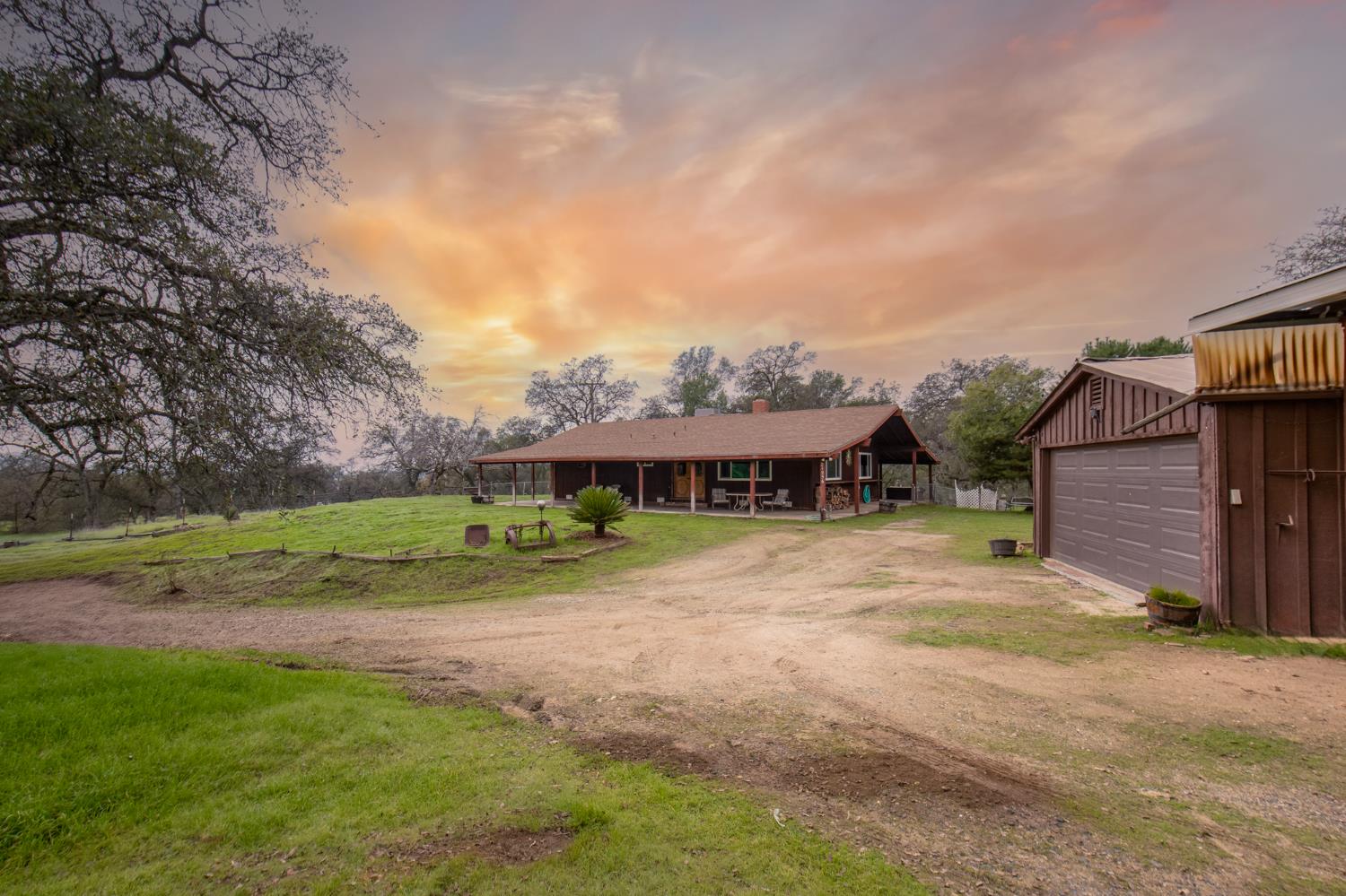 21256 Tollhouse Rd, Clovis, CA 93619
