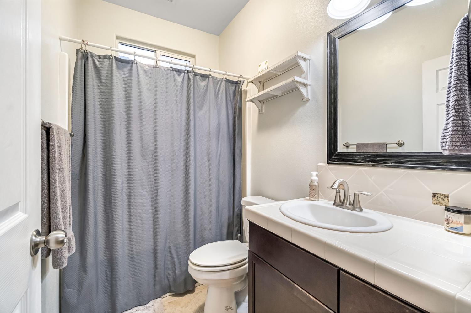 3237 Bellaire Ave, Clovis, CA 93619