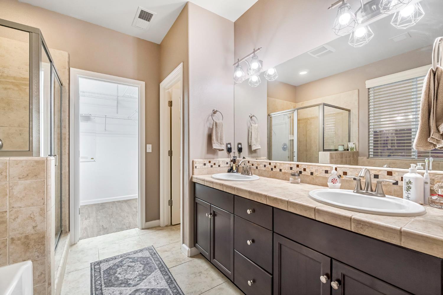 3237 Bellaire Ave, Clovis, CA 93619