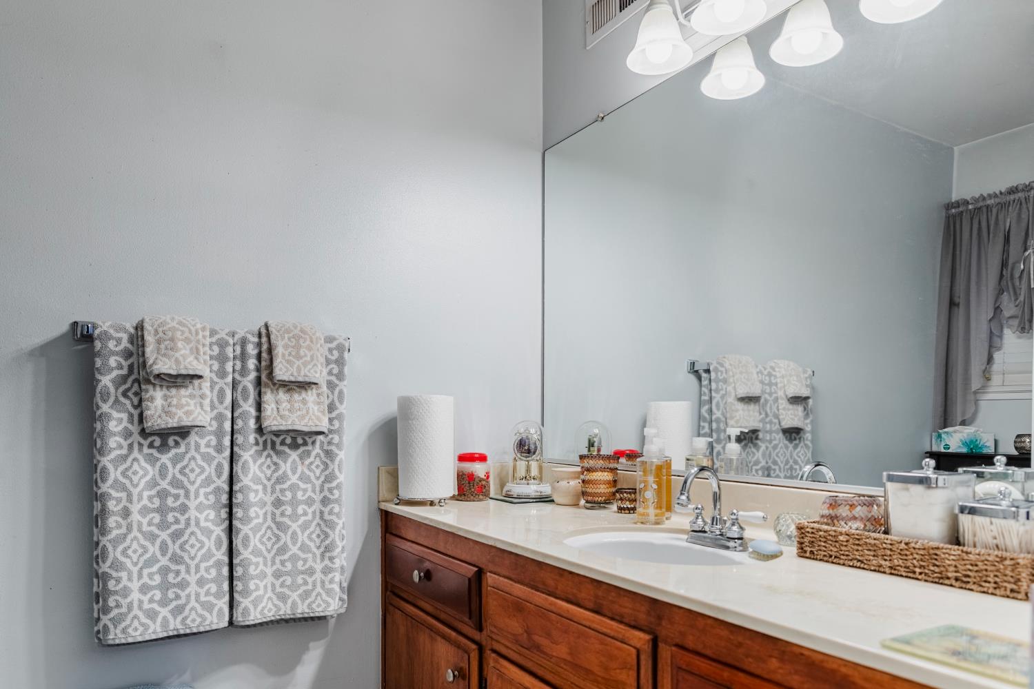 1608 Gettysburg Ave, Clovis, CA 93611