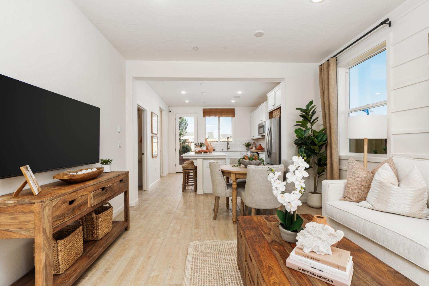 2023 N Wagon Ln, Clovis, CA 93619