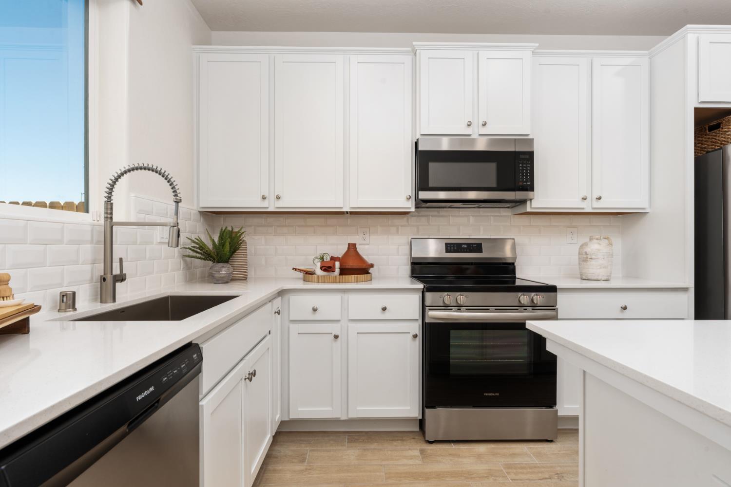 2023 N Wagon Ln, Clovis, CA 93619