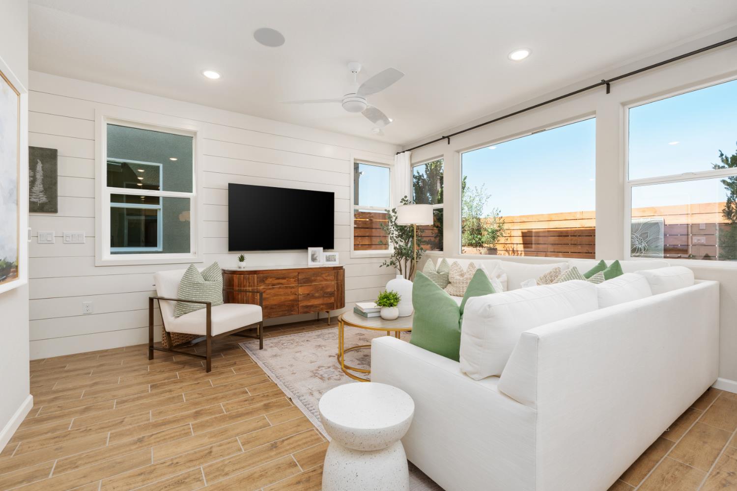 2065 N Wagon Ln, Clovis, CA 93619