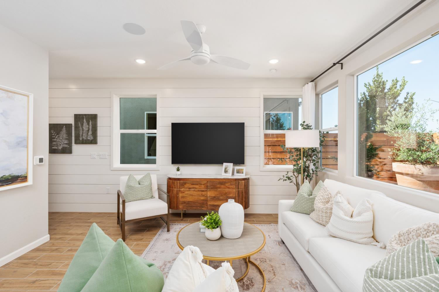 2065 N Wagon Ln, Clovis, CA 93619