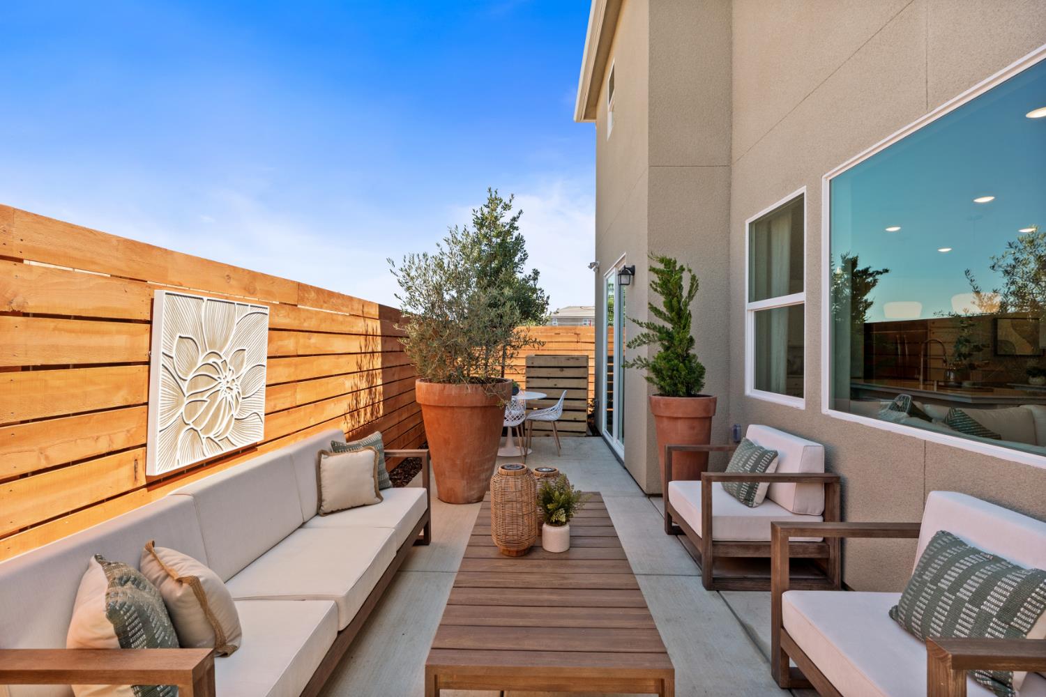 2065 N Wagon Ln, Clovis, CA 93619