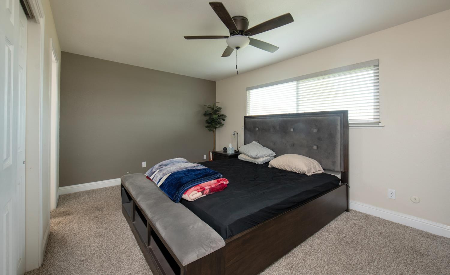 30 W Holland Ave, Clovis, CA 93612