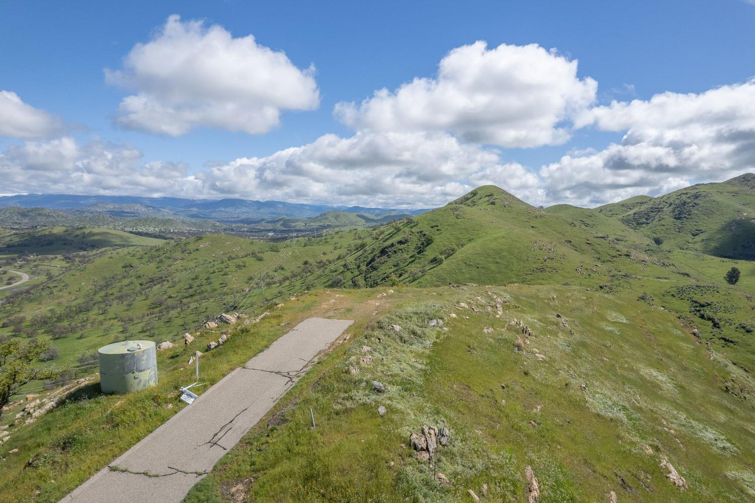 13 Summit Crest Lane, Clovis, CA 96319