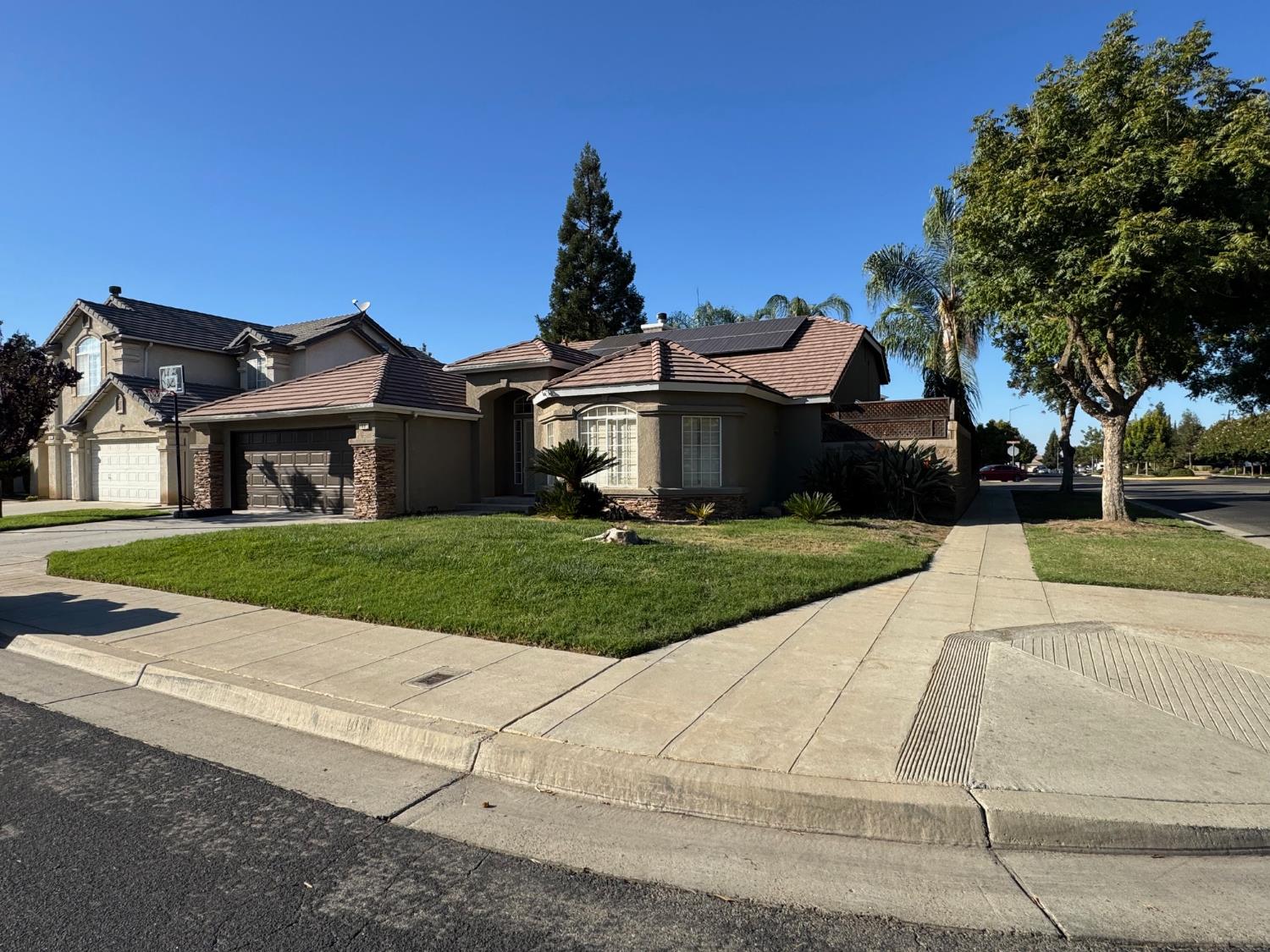 2691 Morris Ave, Clovis, CA 93611