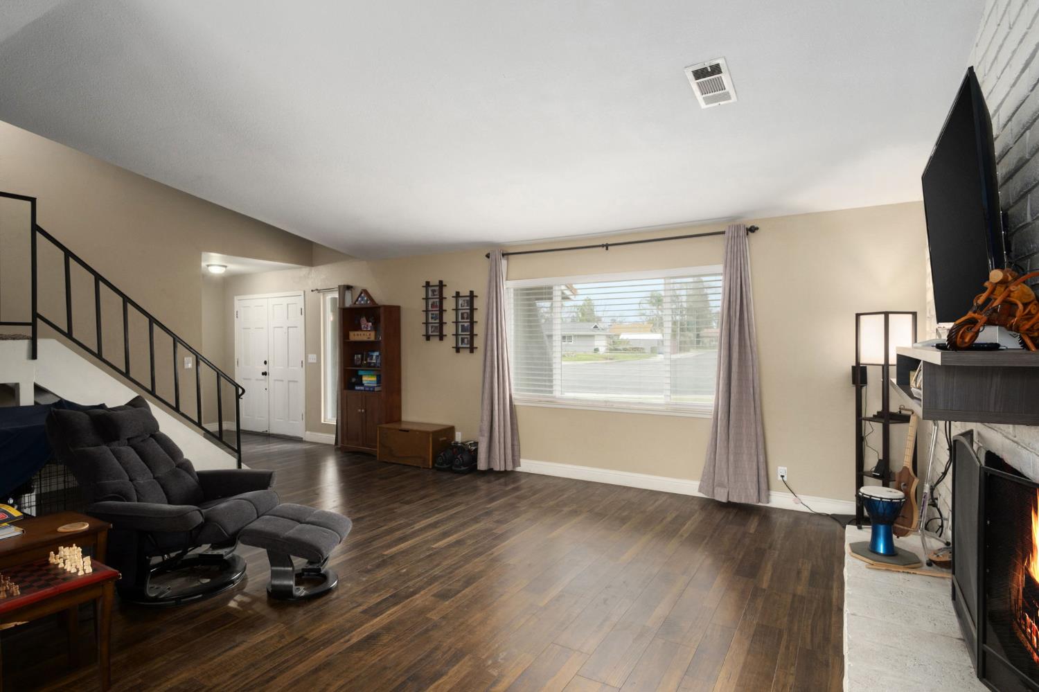 93 N Osmun Ave, Clovis, CA 93612