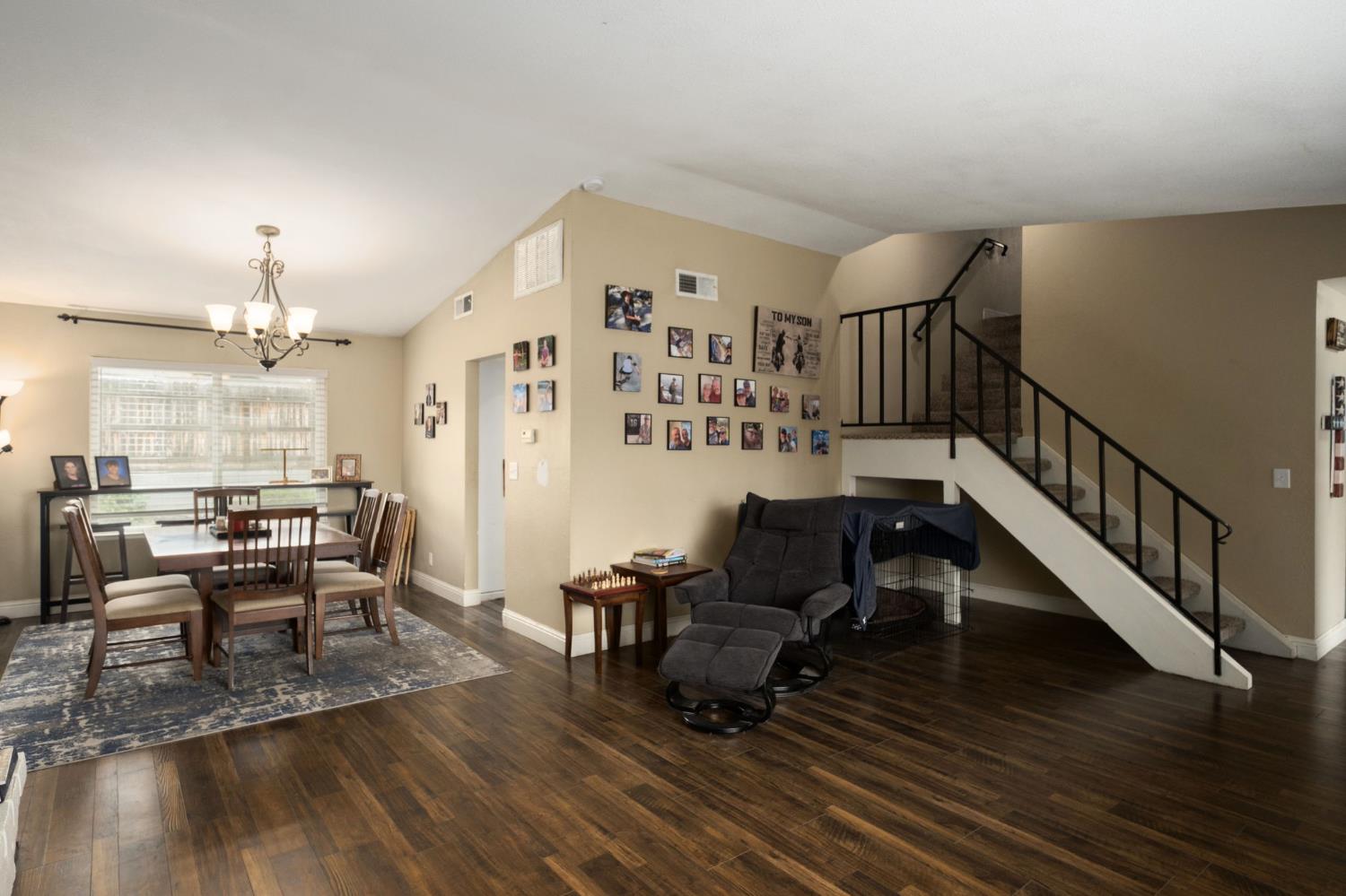 93 N Osmun Ave, Clovis, CA 93612