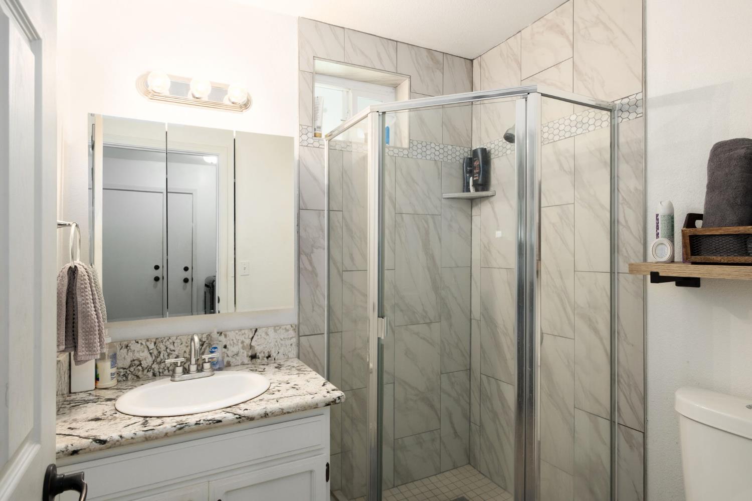 93 N Osmun Ave, Clovis, CA 93612