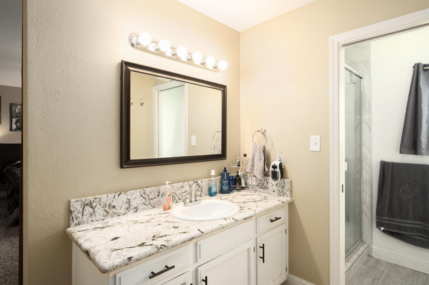 93 N Osmun Ave, Clovis, CA 93612