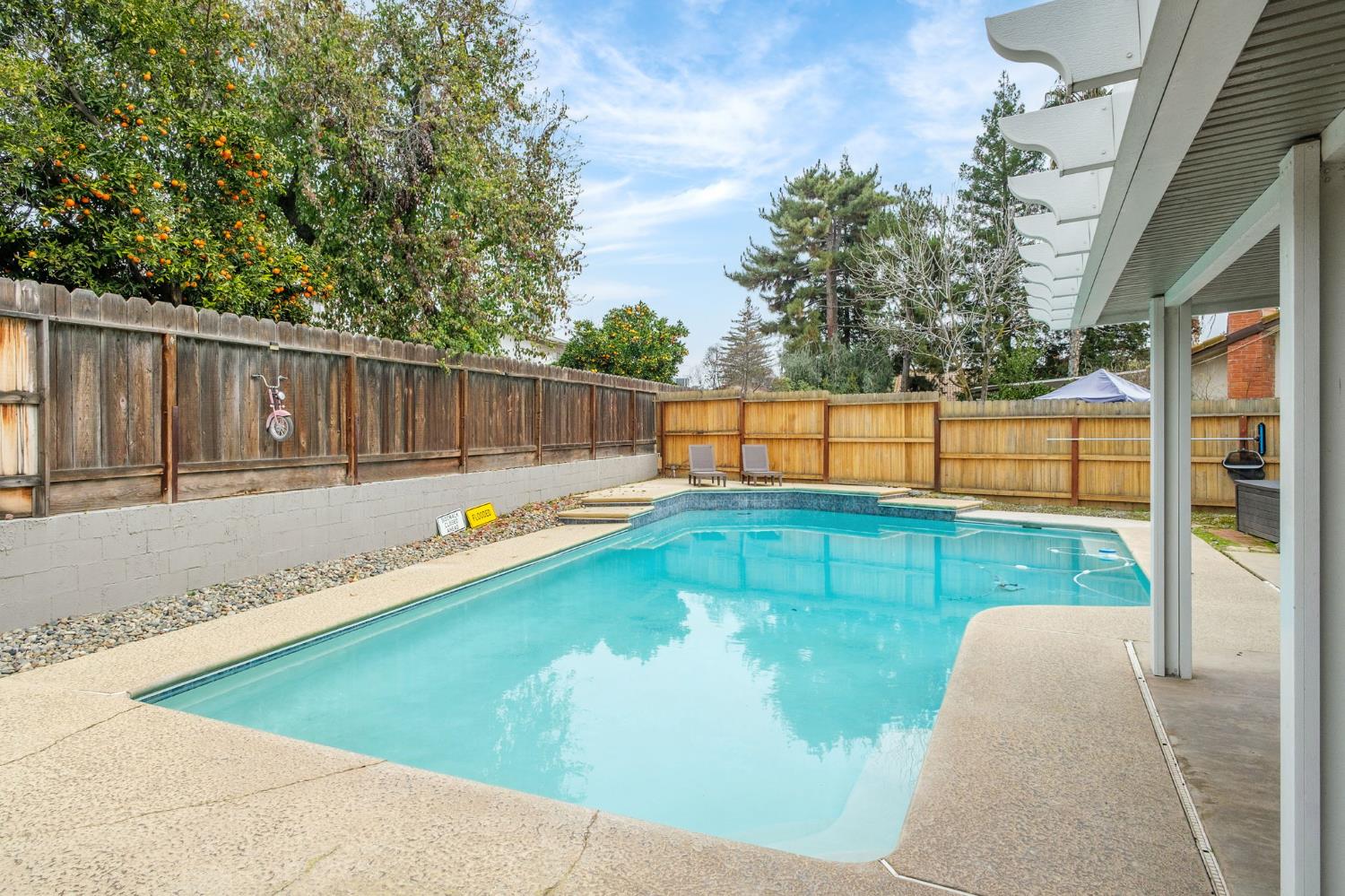 93 N Osmun Ave, Clovis, CA 93612