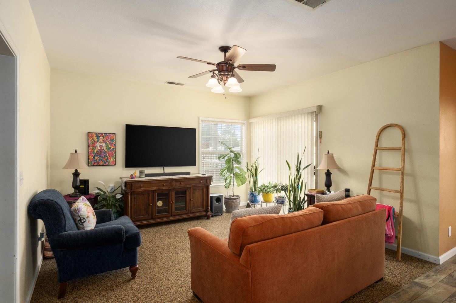 3060 Evergreen Ave, Clovis, CA 93611