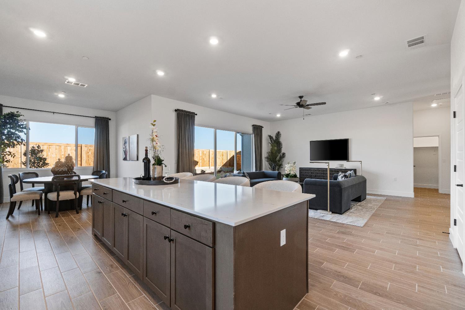 2291 N Argyle Ave, Clovis, CA 93619