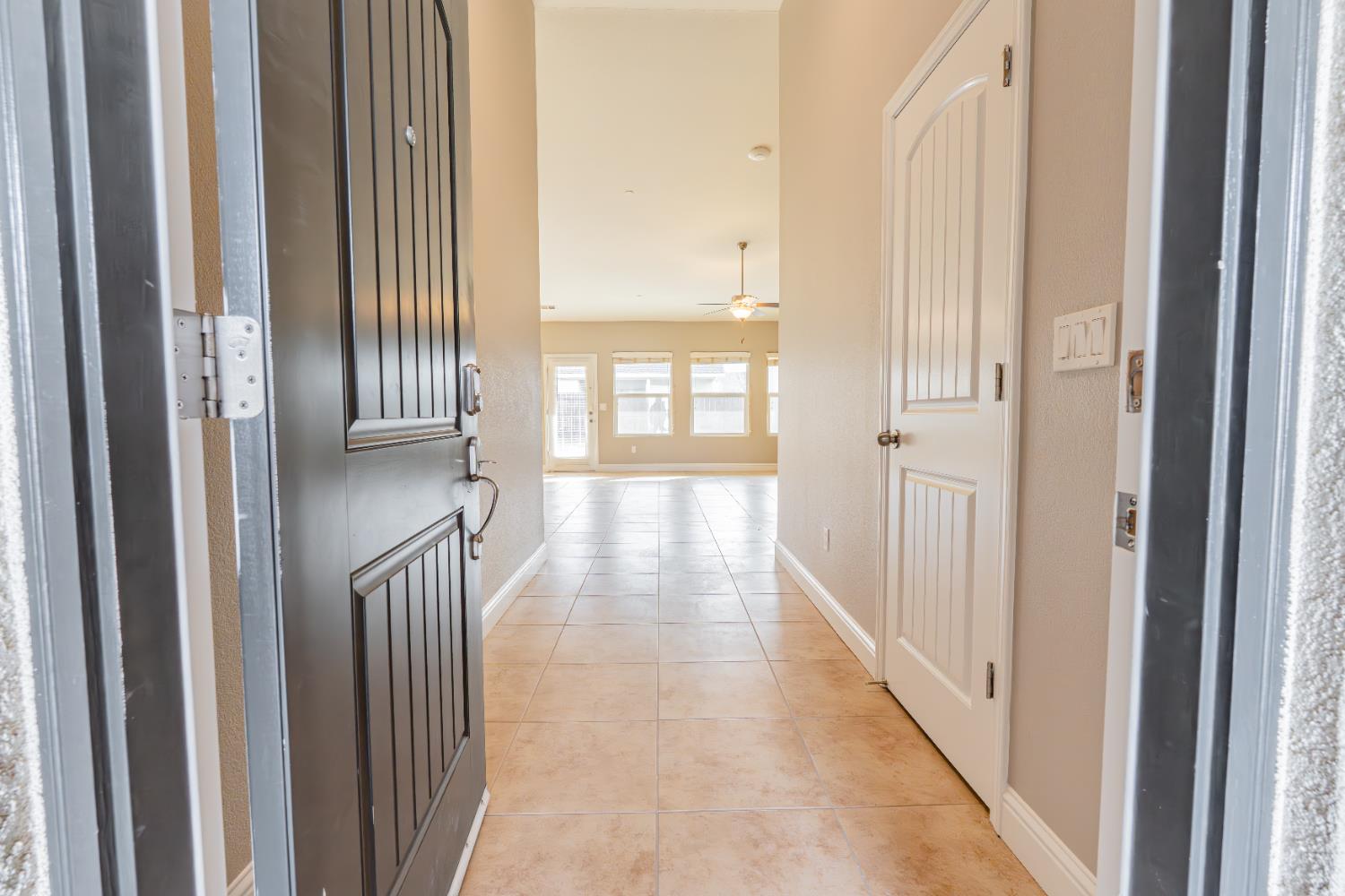 2451 Hermosa Ave, Clovis, CA 93619