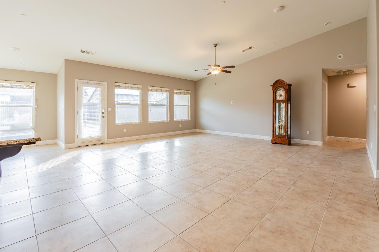 2451 Hermosa Ave, Clovis, CA 93619