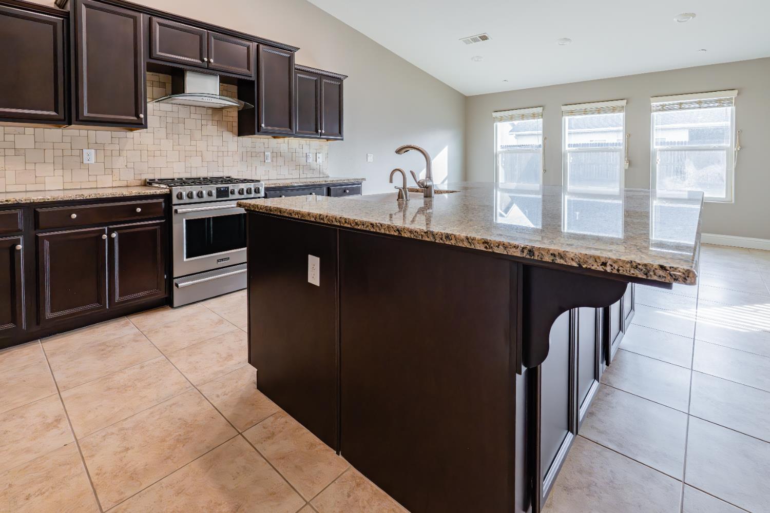 2451 Hermosa Ave, Clovis, CA 93619