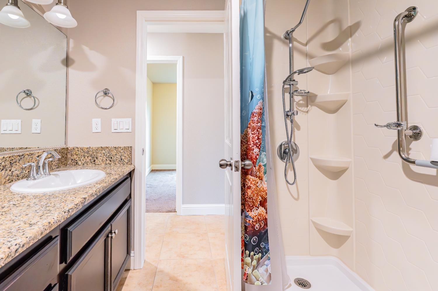 2451 Hermosa Ave, Clovis, CA 93619