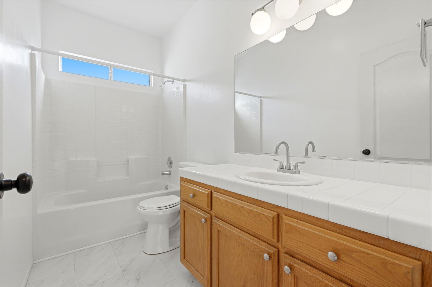 2682 Morris Ave, Clovis, CA 93611