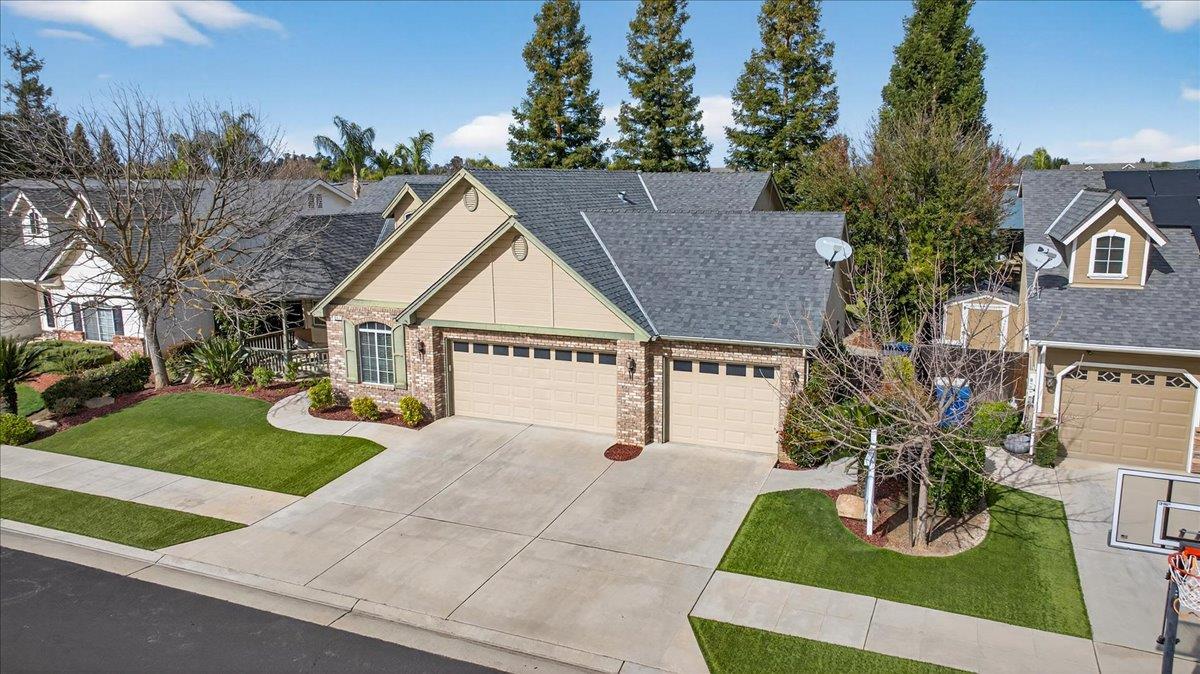 647 Moody Ave, Clovis, CA 93619