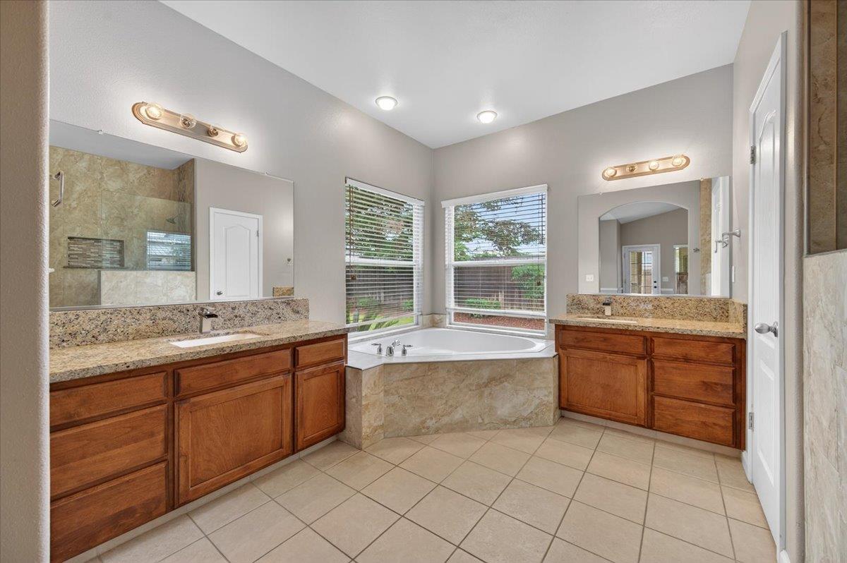 647 Moody Ave, Clovis, CA 93619